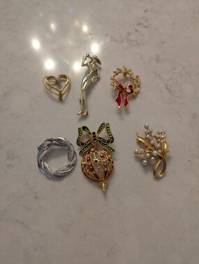 Festive Gold Tone Ornament Brooch with Green Bow Set Of 6